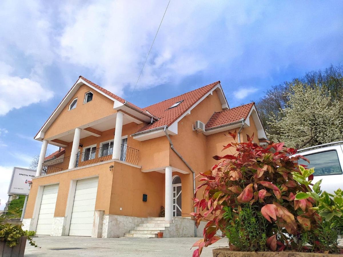 Hillside Hotel Oradea Exterior photo